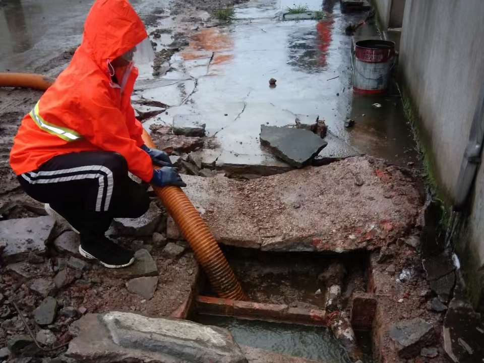 景东专业清理污水池 炜誉市政以规范流程守护城市 “肠道”