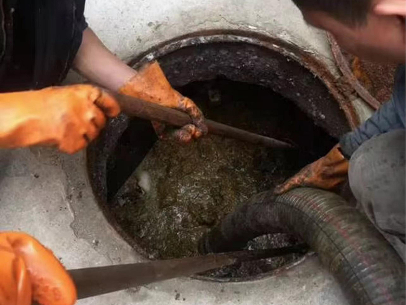 景东清理化粪池时如何避免沼气的危害?